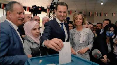 بشار الأسد وزوجته يدليان بصوتيهما بالانتخابات الرئاسية السورية