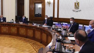 مدبولي يتابع أعمال تطوير منطقة وسط البلد .. ويكلف بسرعة إخلاء هيئة الإنفاق لحديقة الأزبكية