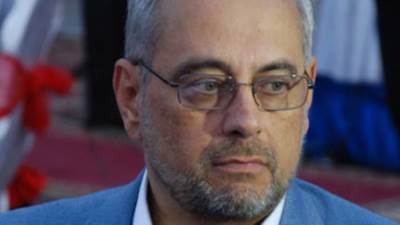 توافد كبار رجال الأعمال والعاملين بمجموعة بهجت لصلاة الجنازة على أحمد بهجت