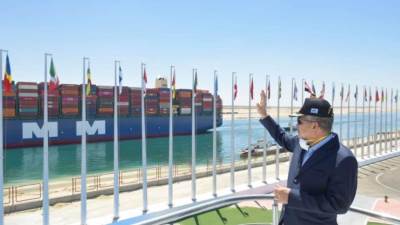 الفريق أسامة ربيع: قناة السويس تشهد عبور ٦٨ سفينة بحمولات صافية ٣,٦ مليون طن