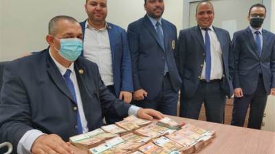 إحباط محاولة تهريب كمية من النقد الأجنبي بمطار القاهرة