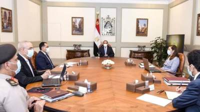 السيسي يطلع علي خطة الدولة الاستراتيجية في مجال محطات تحلية مياه البحر
