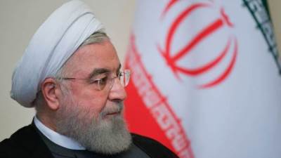 الرئيس الإيراني  يقيل محافظ البنك المركزي بعد ترشحه للأنتخابات الرئاسية