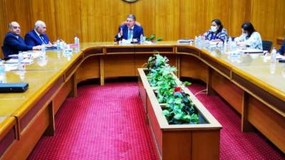 وزير قطاع الأعمال العام يتابع موقف الأعمال الإنشائية لمصانع الغزل والنسيج