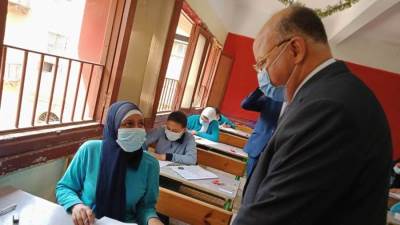 محافظ القاهرة يتفقد بدء امتحانات الترم الثانى للشهادة الاعدادية 