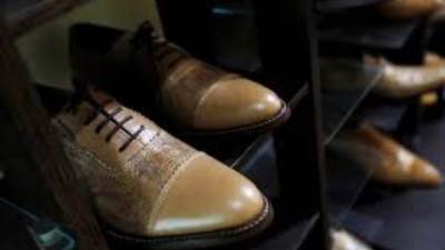 غرفة الجلود: ١٨ مصنعًا يتبرع بـ١٤ ألف حذاء لأهل غزة بقيمة مليون جنيه