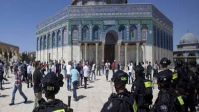 عشرات المستوطنين يقتحمون المسجد الأقصى