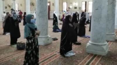 الإفتاء: صلاة المرأة فى مكان به رجال "جائزة"