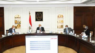 وزير الإسكان يتابع مشروع تنمية أراضى الساحل