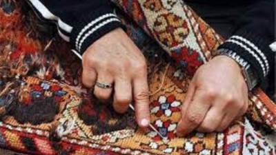 الحرف اليدوية تطالب التجارة والصناعة بوقف تصدير الصوف 