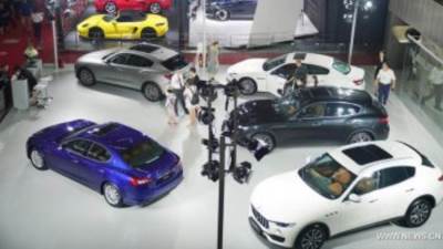 محافظ الشرقية يقرر عدم التصريح بإقامة معارض سيارات جديدة في المناطق السكنية