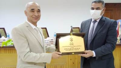 جهاز مدينة الصالحية الجديدة يكرم رئيس الجهاز السابق تقديراً لجهوده خلال فترة توليه المسئولية 