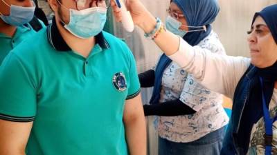 طلاب الإعدادية بالقاهرة يؤدون امتحان الجبر والإحصاء وسط إجراءات احترازية