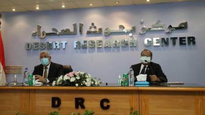 وزير الزراعة: يفتتح صوبة اقلمة النخيل بمركز بحوث الصحراء ويجتمع بعلماء المركز