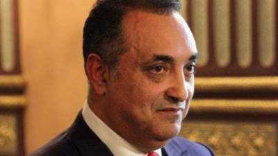 "الصفقة" تشاطر منصور عامر الأحزان في وفاة والد زوجته