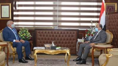 وزير التنمية المحلية يلتقى محافظ الوادي الجديد لمتابعة تنفيذ المشروعات التنموية ومشروعات " حياة كريمة"