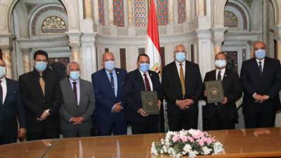 وزير الزراعة يشهد توقيع بروتوكول تعاون مشترك بين "بحوث الصحراء" و"الريف المصري" 