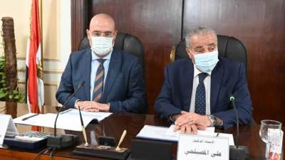 وزيرا التموين والإسكان يستعرضان الأراضي المطلوبة لإقامة الأنشطة المختلفة في المدن الجديدة
