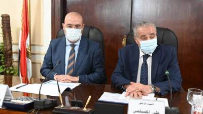 وزيرا التموين والتجارة الداخلية والإسكان يستعرضان قطع الأراضي المطلوبة لإقامة الأنشطة المختلفة الخاصة بوزارة التموين