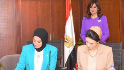 نبيلة مكرم تشهد توقيع بروتوكول بين "الهجرة" و"حياة كريمة"