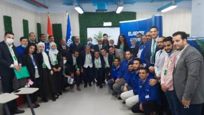 مجموعة العربى وجامعة مصر للعلوم يحتفلان بتسليم "آله ذكية لبيع الخضروات والفواكه"