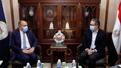 وزير السياحة والآثار يلتقي بسفير المملكة الأردنية الهاشمية بالقاهرة لبحث تعزيز سبل التعاون