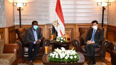 وزير الرياضة يستقبل أمين عام الاتحاد الأفريقي لكرة القدم 