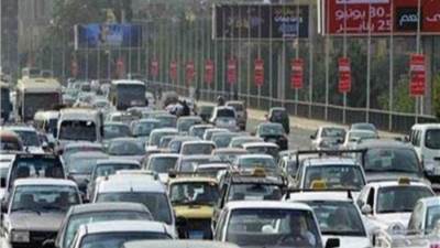 زحام مروري بسبب انقلاب حفار أعلى سور محور 26 يوليو في الجيزة