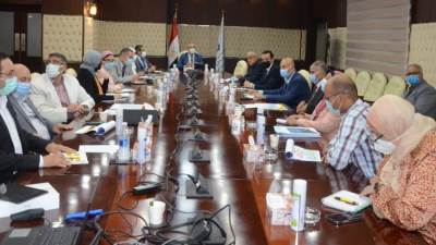 وزير الإسكان يتابع موقف البت في طلبات التصالح على مخالفات البناء فى المدن الجديدة