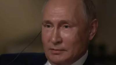 لا يفوتك :مذيع امريكي للرئيس الروسي بوتين هل انت قاتل والاخر يرد