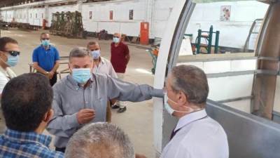 وزير قطاع الأعمال العام يتفقد منتجات جديدة "للهندسية للسيارات" .. ويتابع اختبار السيارة الكهربائية