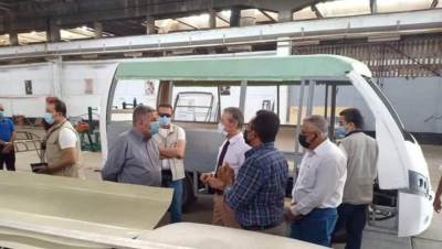 وزير قطاع الأعمال يتفقد اختبار السيارة الكهربائية بالتعاون مع شركة اوبر 