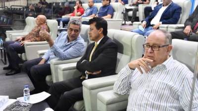 وزير الرياضة يشهد مباراة المنتخب الأولمبي أمام جنوب افريقيا