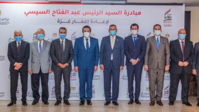 وزير التعليم العالي يسلم شيكات بقيمة 57 مليون جنيه مقدمة من الجامعات الخاصة لمبادرة إعادة إعمار غزة