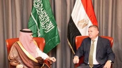 وزير قطاع الأعمال العام يبحث مع وزير التجارة السعودي تعزيز التعاون الاقتصادي