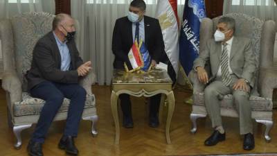 الفريق أسامة ربيع يلتقي السفير الأسترالي لبحث سبل التعاون المشترك