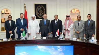 وزير الإسكان يلتقى رئيس مجلس الأعمال السعودى المصرى ومستثمرين لعرض الفرص الاستثمارية