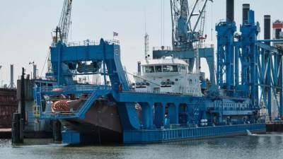 سفير مصر لدى هولندا يشارك في مراسم التوقيع على عقود تسليم الكراكة "المشير حسين طنطاوي"