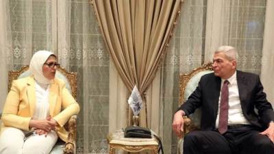 وزيرة الصحة ورئيس "الشراء الموحد" يجتمعان لدعم المشروع القومي للبلازما وتصنيع لقاحات كورونا