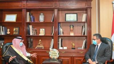 وزير السياحة والاثار يلتقي وزير التجارة والاستثمار السعودي