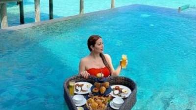 نسرين طافش تقلب الانستجرام بصورها الجديدة في المالديف