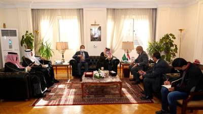 وزير الإسكان يلتقى وزير التجارة السعودي ورئيس مجلس الأعمال السعودى المصرى لبحث فرص التعاون المشترك 