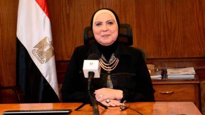 وزيرة التجارة والصناعة تستعرض محاور البرنامج الجديد لرد اعباء الصادرات