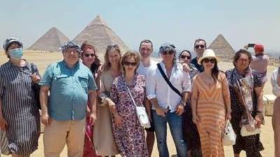  وزيرة الثقافة الروسية والوفد المرافق لها في زيارة لمنطقة أهرامات الجيزة 