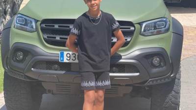 كريستيانو رونالدو يهدي ابنه سيارة بمناسبة عيد ميلاده