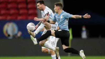 الارجنتين يواصل صعوده بهزيمة مذلة للأوروجواي.. وميسي يخفق مع منتخب بلاده كالعادة