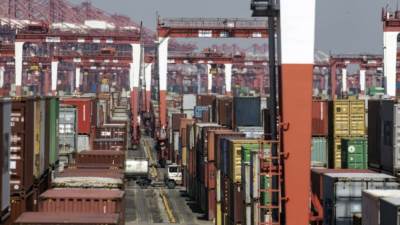 الصين تطالب الولايات المتحدة بإلغاء رسوم ترمب الجمركية