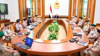 السيسي يجتمع بوزير الدفاع ورئيس الأركان