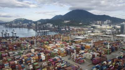 ازدحام المواني في الصين يؤثر علي المنتجين في شرق اسيا وعائق يتجاوز ازمة قناه السويس