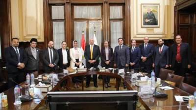 وزير الزراعة يستعرض مع "تنسيقية شباب الأحزاب" إنجازات وزارته خلال 7 سنوات